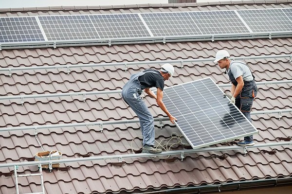 Sumaré e Hortolândia instalam cinco placas de energia solar a cada 24 horas