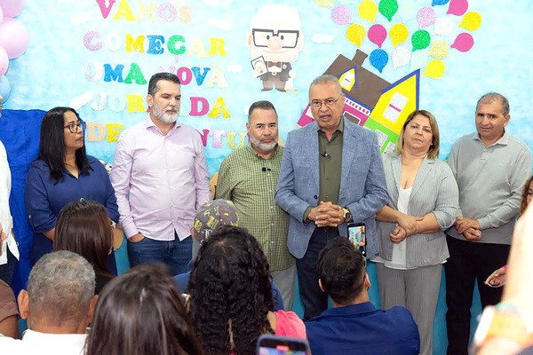Prefeito Zezé Gomes entrega 8ª creche em parceria com Associação Maria do Carmo