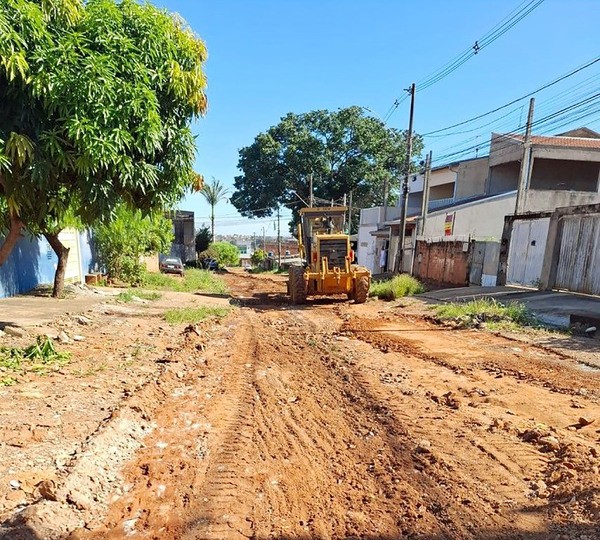Prefeito Henrique do Paraíso anuncia asfalto para Vila Operária, em Sumaré