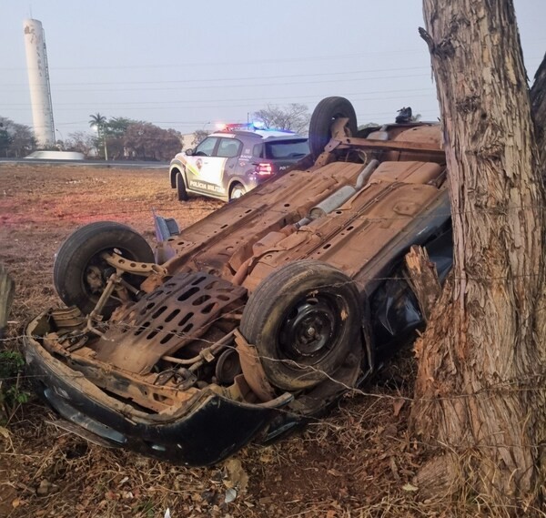 Brincadeira ao volante provoca capotamento e deixa cinco feridos em Americana