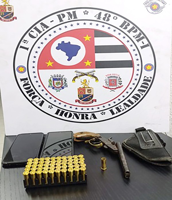 Homem é autuado por posse ilegal de arma em boteco de Nova Odessa