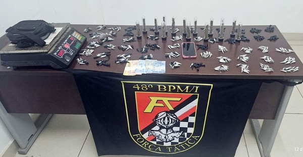 PM prende acusados de tráfico em condomínio de Sumaré