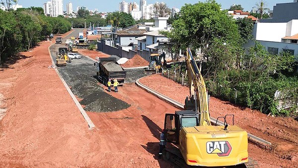 Obras da nova Avenida Americana avançam com base do pavimento