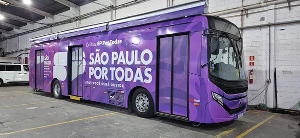 Fundo Social de Nova Odessa realiza ação do Outubro Rosa com Conselho da Mulher e ônibus SP Por Todas