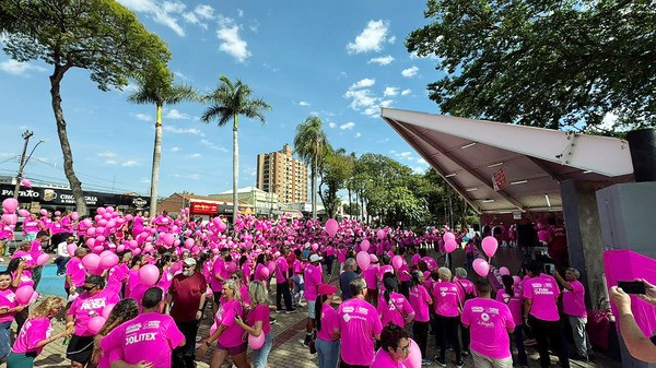 Caminhada do Outubro Rosa reúne mais de 2 mil pessoas em Nova Odessa