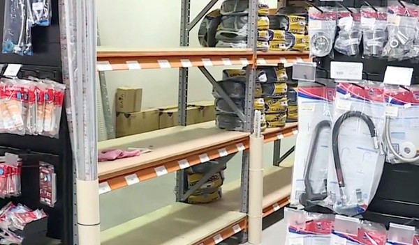 Dono da loja disse que investiu economias para abrir negócio e lamentou dano financeiro
