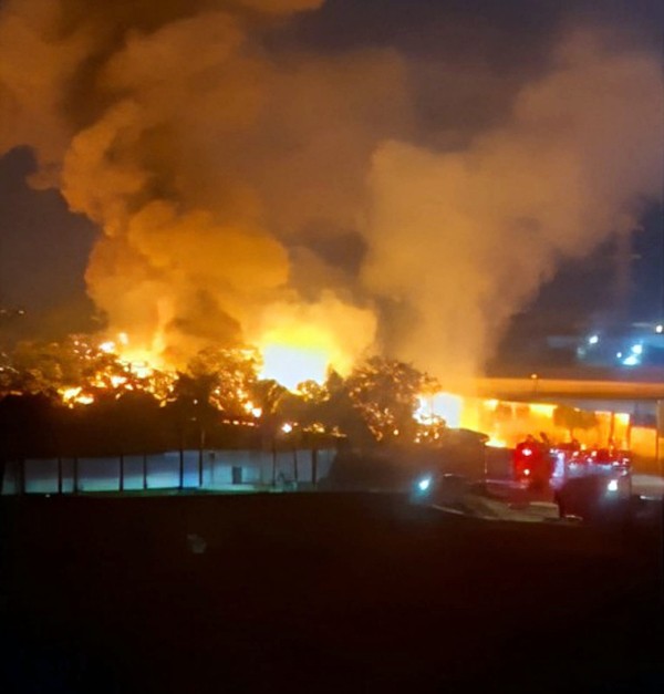 Incêndio destrói fábrica de paletes em Americana