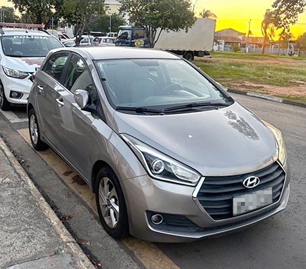 Homem é autuado ao ser flagrado com carro roubado em Hortolândia