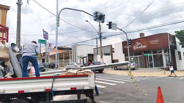 Sumaré inicia implantação dos semáforos digitais na área central