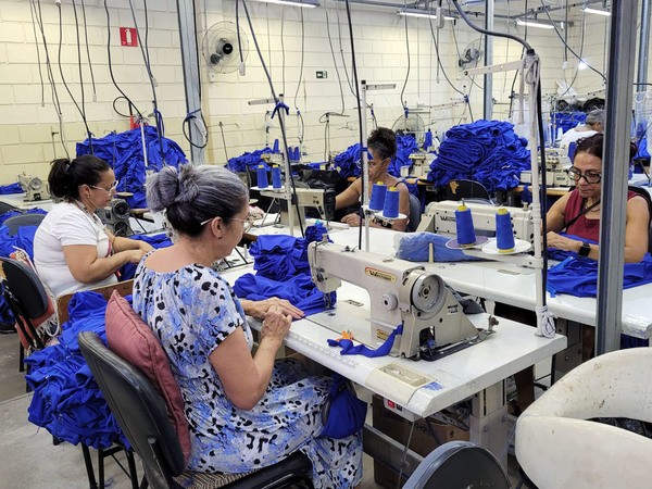 Hortolândia confecciona uniformes escolares de verão para próximo ano