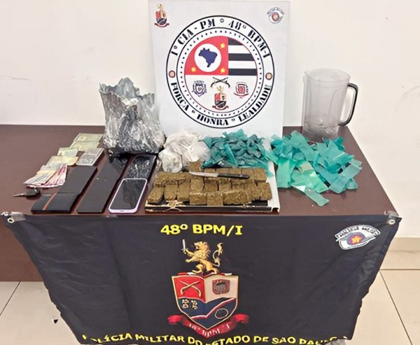 Mulher é presa pela PM por tráfico de drogas no Jardim Basilicata, em Sumaré