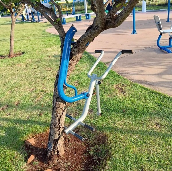 Equipes da Prefeitura de Hortolândia removem dispositivos vandalizados