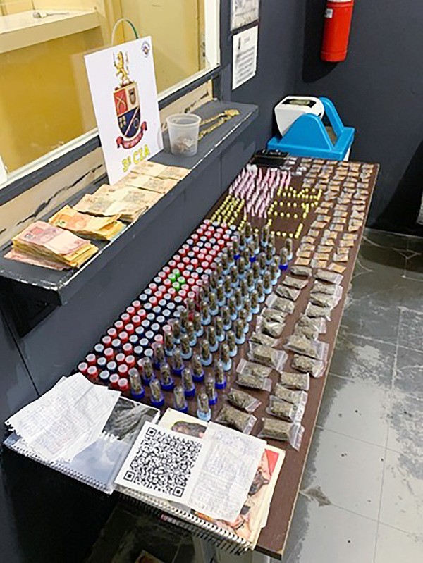 PM prende dois por tráfico em condomínio de Hortolândia