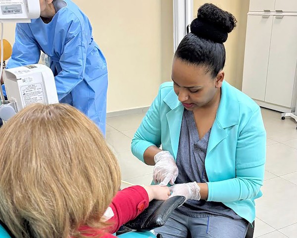 Unacon soma 27,9 mil atendimentos oncológicos em Americana em 2025