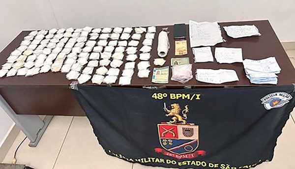 PM apreende mais de mil papelotes de cocaína em residência de Sumaré