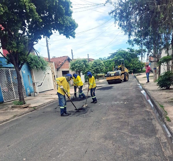 Força-tarefa retira 372 toneladas de lixo e entulho da região da Área Cura