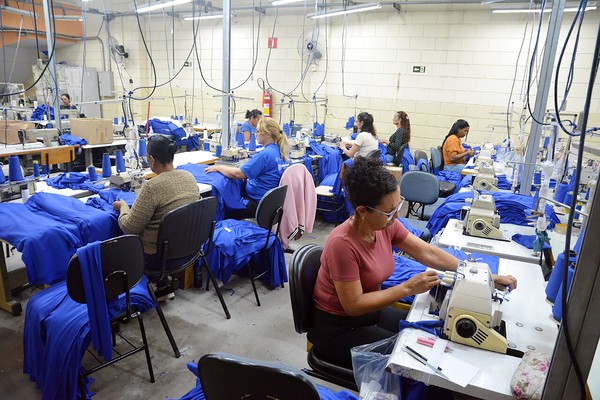 Hortolândia finaliza confecção de uniformes escolares e inicia entrega