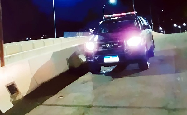 Homem é preso ao tentar furtar cabos elétricos em viaduto de Americana