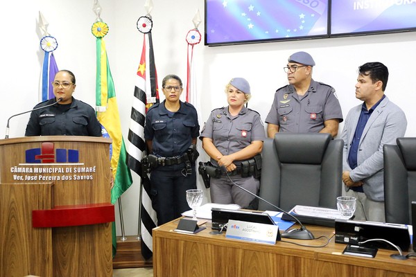 Prof. Edinho homenageia policiais que atuam em programas contra as drogas em Sumaré