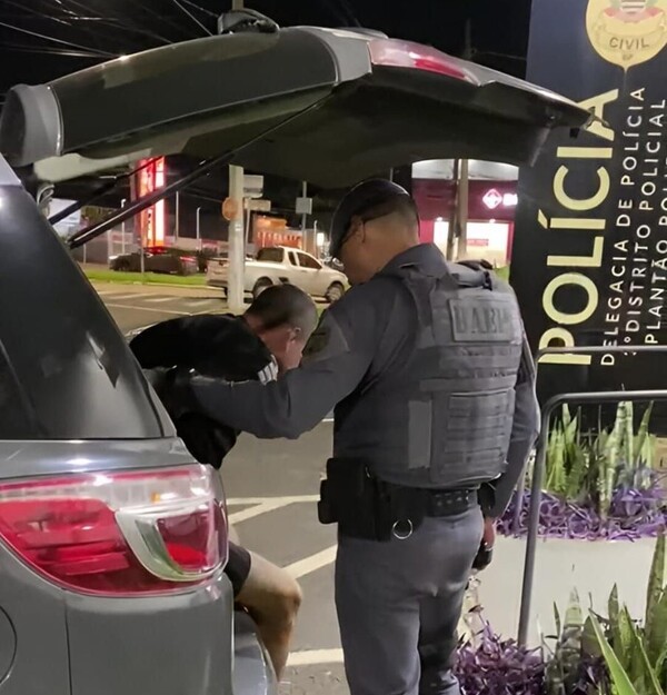 Ex-jogador é preso após perseguição e quebrar cancela de condomínio em Sumaré