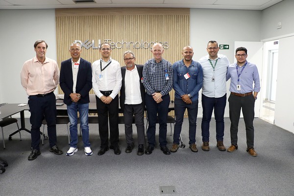 Prefeito Zezé Gomes visita sede da fábrica da Dell Technologies Brasil
