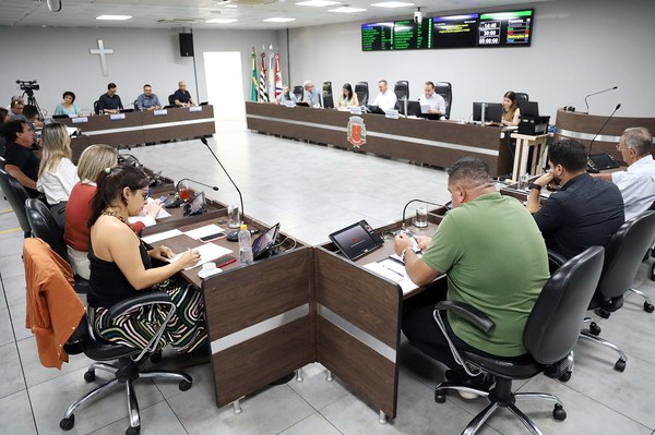 Legislativo cria comissão para rever salários dos servidores após reajuste em Americana