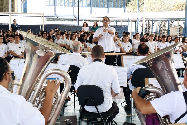Banda Municipal apresenta homenagem às mulheres no Americana Shopping