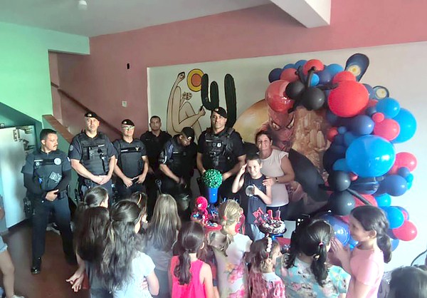 Crianças de Monte Mor escolhem GCM como tema das festas de aniversário