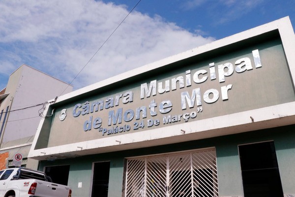 Câmara contrata limpeza e prefeitura retoma obra em escola de Monte Mor