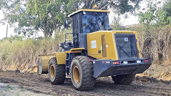 Monte Mor realiza manutenção na Estrada do Magoga para melhorar condições de tráfego e segurança viária