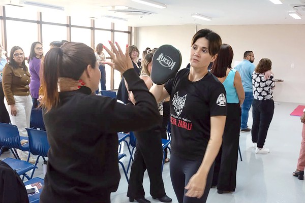 Servidoras de Hortolândia aprendem técnicas específicas de defesa pessoal