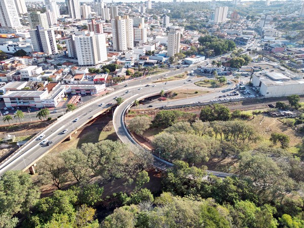 Chico anuncia início da reforma do Viaduto Ralph Biasi, em Americana