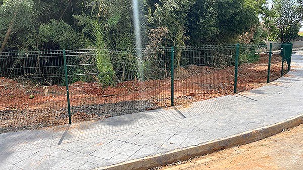 Americana instala alambrado para impedir descarte no Bosque dos Ipês