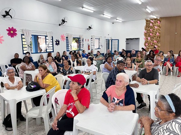 Prefeitura de Hortolândia leva EJA a idosos do Centro de Convivência