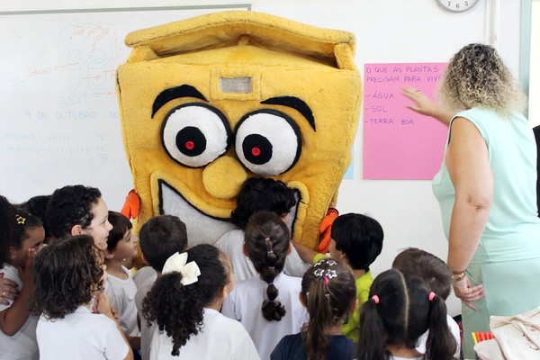 Alunos da EMEI Ceci recebem certificado de participação de novo concurso em Americana