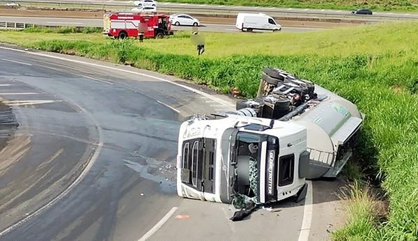 Ministério Público investiga vazamento de 45 mil litros de diesel no Rio Atibaia